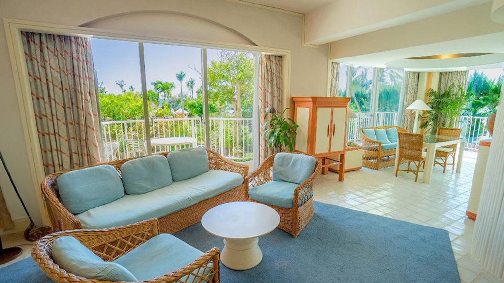 Executive Suite White 2